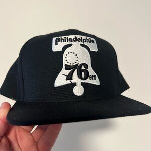 Philadelphia 76ers Mitchell and ness SnapBack nwot